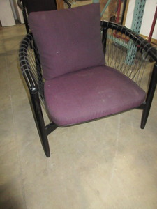lot 326 image: HERMAN  MILLER GIEGER INTERNATIONAL CROSS HATCH CHAIR