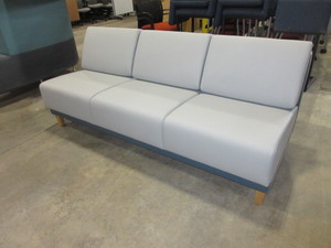 lot 338 image: HON ARMLESS SOFA