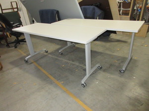 lot 468 image: TEKNION ROLLING WORK TABLES