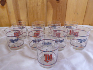 lot 56 image: 9 Minnesota Twins Low Ball Glasses