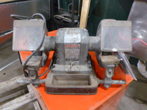 lot 77 image: Craftsman Commercial 34 HP Grinder