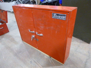 lot 81 image: Snap-On Wall Cabinet