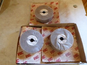lot 91 image: 3 3M RB Cloth PG Wheels