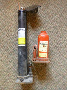 lot 128 image: 2 Jacks