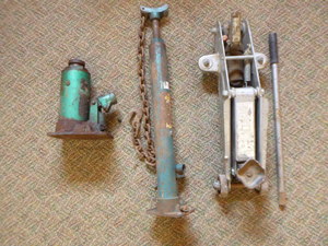 lot 130 image: 3 Jacks