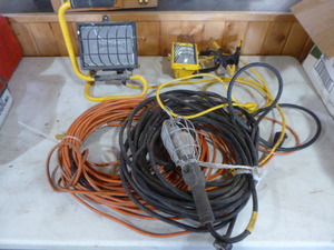 lot 157 image: 3 Shop Lights and Extension Cord