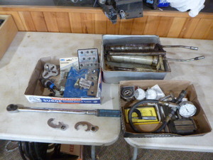 lot 175 image: Garage Items