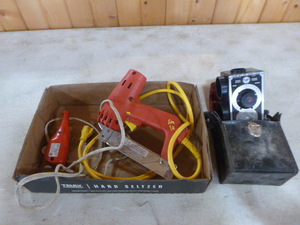 lot 195 image: Garage Items