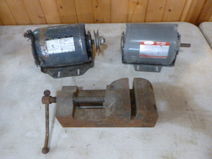 lot 199 image: Garage Items