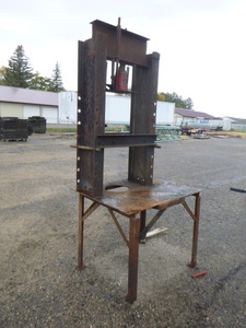 lot 222 image: Heavy Duty Hydraulic Press