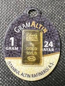 lot 02 image: 1 GRAM .999 PURE GOLD BAR IN CARD