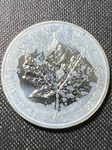 lot 74 image: 2013 CANADIAN MAPLE LEAF 1 TROY OZ .9999 FINE SILVER