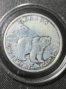lot 30A image: 2011 CANADIAN POLAR BEAR 1 TROY OZ .9999 FINE SILVER IN AIRTITE