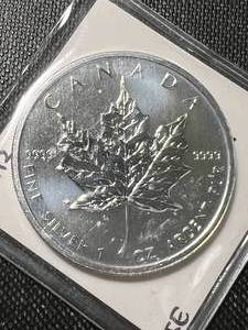 lot 39A image: 2012 CANADIAN MAPLE LEAF 1 TROY OZ .9999 FINE SILVER
