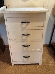 lot 1 image: Vintage Wood 4 Drawer Cabinet