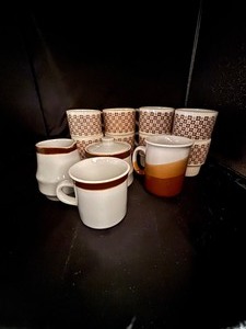 lot 2 image: Japan Stoneware, Mugs and more