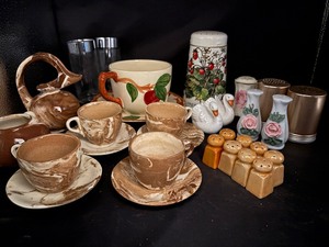 lot 22 image: Vintage Salt and Pepper Shakers, Franciscan China Plate, Mug and more