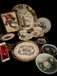 lot 29 image: Trinkets, Souvenirs and more
