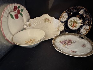 lot 28 image: Vintage Decorative Platters and Dishes