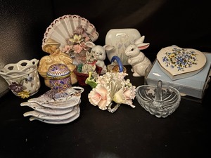 lot 32 image: SpringtimeEaster Knick Knacks