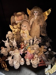 lot 37 image: Angel Figurines, many Vintage
