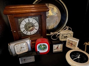lot 43 image: Vintage Clocks