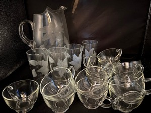lot 46 image: Vintage Glass Pitcher and cups