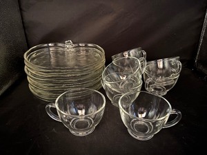 lot 52 image: 8 piece Glass Luncheon Set