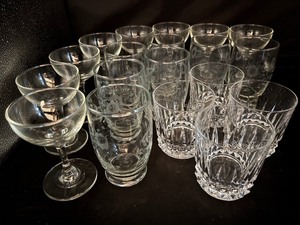 lot 57 image: Glassware
