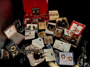 lot 59 image: An Assortment of Vintage Pierced Earrings, Pins, and more