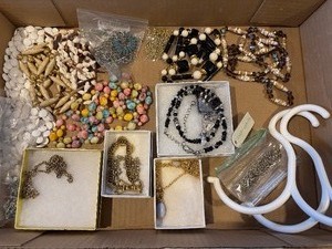 lot 62 image: Vintage Necklaces