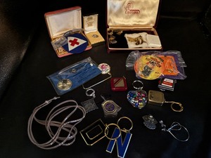 lot 68 image: Assorted HatLapel pins, Many Vintage