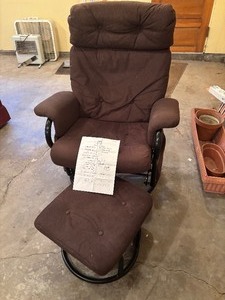 lot 173 image: Vintage Swivel Chair and Ottoman