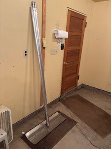 lot 182 image: Roof Snow Rake