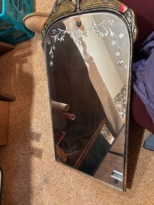 lot 109 image: Vintage Wall Mirror