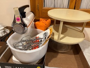 lot 116 image: Sunbeam Mixmaster Mixer and Lazy Susan