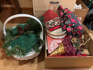 lot 123 image: Christmas Decorations