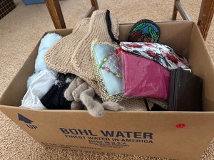 lot 189 image: Totes, Purses, Gloves, Slippers and more