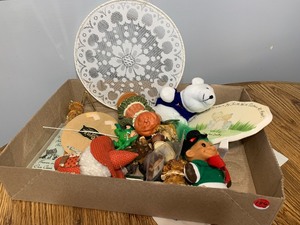 lot 186 image: Miscellaneous Home Decor