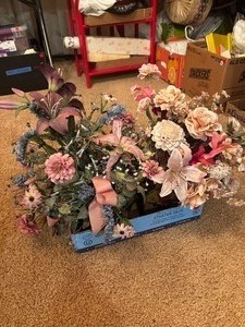 lot 129 image: Floral Centerpieces