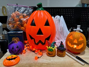Halloween and Fall Decor includes storage tote