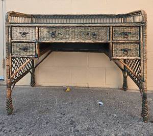 lot 4 image: Vintage Woven Rattan Desk with 5 Drawers - Exquisite Home Decor