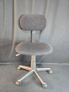 lot 9 image: Used Adjustable Office Chair with Roller Wheels - Black Fabric