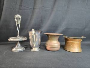 lot 23 image: Collection of 4 Vintage Decorative Metalware Pieces