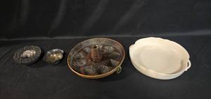lot 25 image: Collection of 4 Vintage Decorative Dishes and Molds
