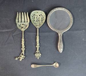 lot 26 image: Collection of 4 Vintage Silver Plated Serving Utensils - Decorative Pieces