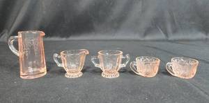 lot 52 image: Set of 5 Vintage Pink Depression Glass Creamer and Cups