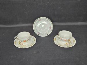 lot 59 image: Set of 2 Classic Rose and Aynsley China Teacups with Saucers