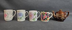 lot 61 image: Set of 4 Vintage Floral Mugs and 1 Teapot - Japan & Korea