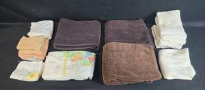 lot 91 image: Group of Assorted Towels - Various Sizes and Designs